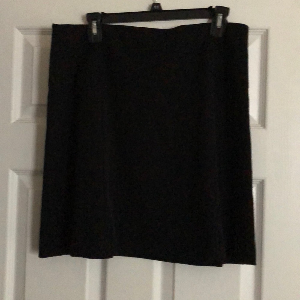 Elle black skirt